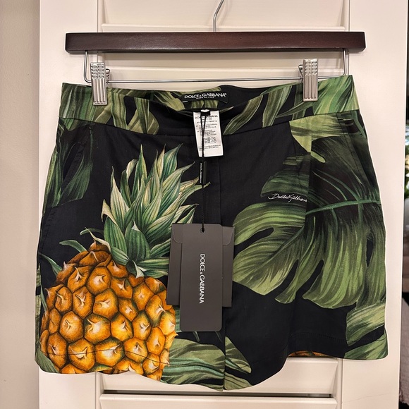 NWT Dolce & Gabbana Black and Green Pineapple Print Shorts